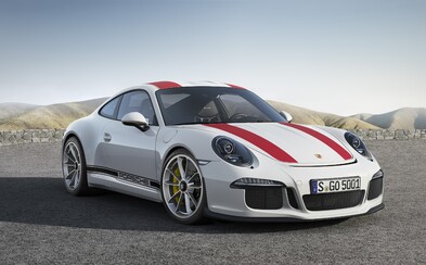 Nejočekávanější Porsche současnosti je realitou! Má atmosferických 500 koní, zadní pohon a manuál Nejočekávanější Porsche současnosti je realitou! Má atmosferických 500 koní, zadní pohon a manuál