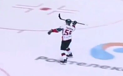Nejoriginálnější nájezd? Ruský hokejista spojil při svém provedení hned dva sporty Nejoriginálnější nájezd? Ruský hokejista spojil při svém provedení hned dva sporty