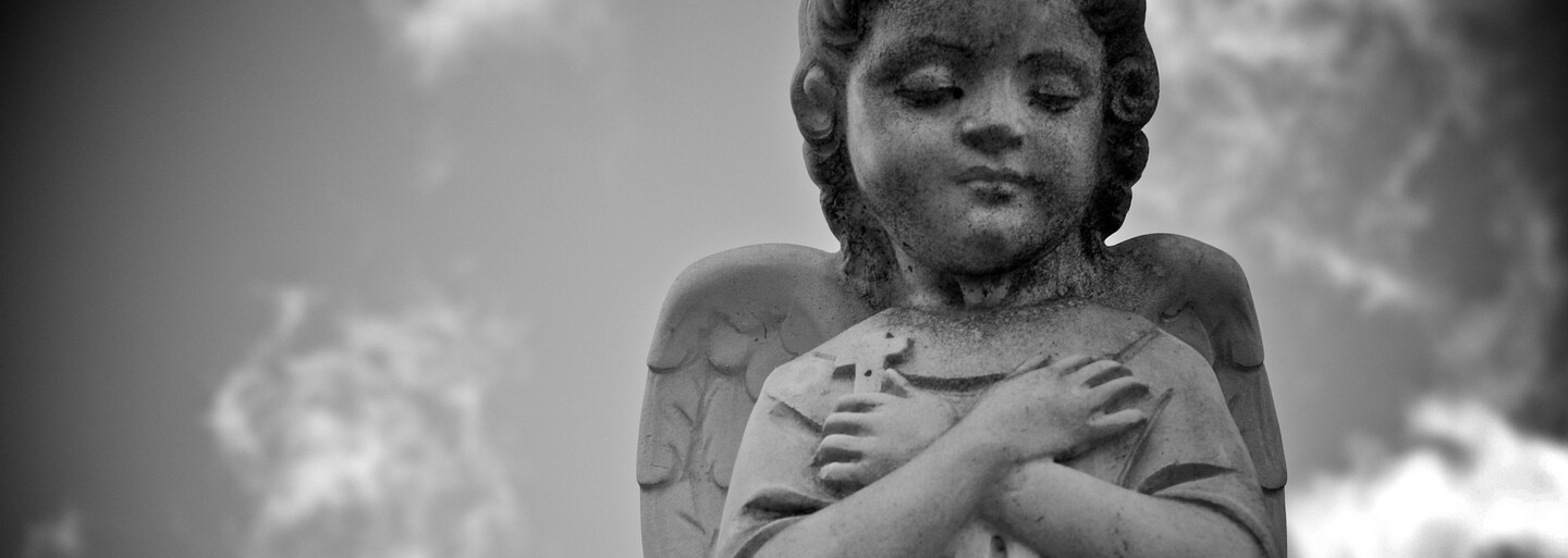 Nejprve našli žádost o výkupné, potom mrtvé tělo 6leté dcery ve vlastním sklepě. Vražda JonBenét Ramsey je stále nevyřešená