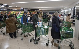 Najprv reštaurácie, potom kiná a maloobchod. Koronavírus možno mnohých privedie ku krachu