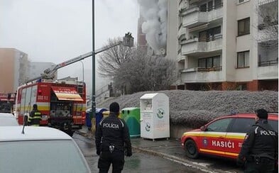 Najprv výbuch a potom dym: V Bratislave kvôli požiaru v byte museli evakuovať bytovku Najprv výbuch a potom dym: V Bratislave kvôli požiaru v byte museli evakuovať bytovku