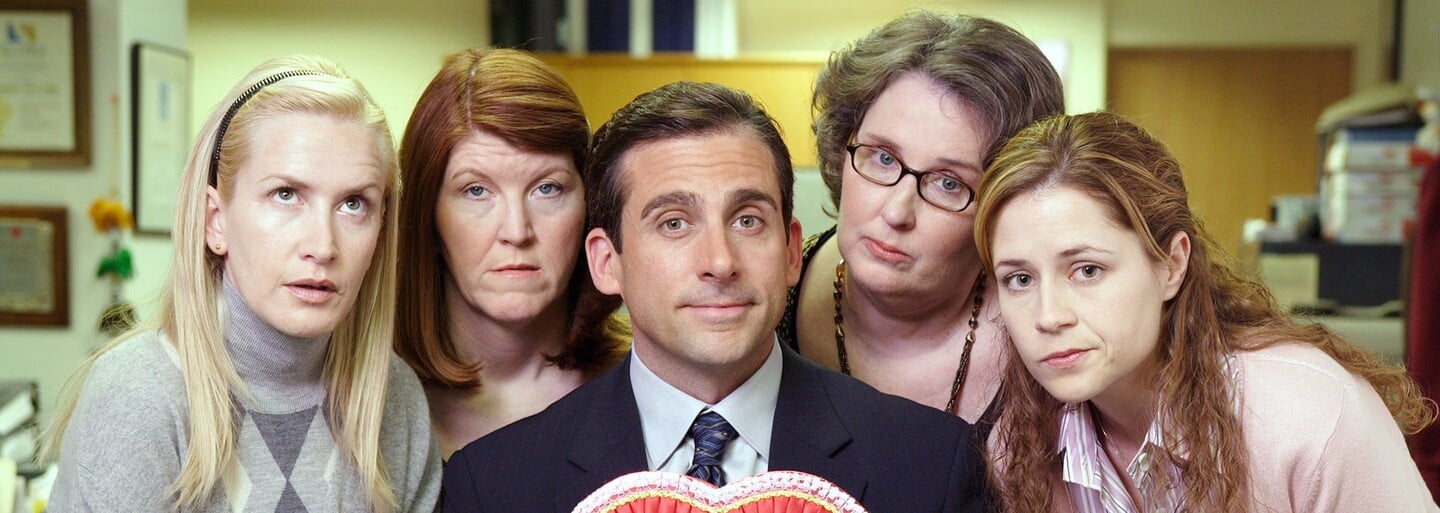 Najsledovanejším seriálom na Netflixe je The Office. Číslami prekonal aj Priateľov