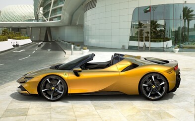 Nejvýkonnější a nejrychlejší silniční Ferrari přišlo o střechu. Plug-in hybrid SF90 Spider má 1 000 koní Nejvýkonnější a nejrychlejší silniční Ferrari přišlo o střechu. Plug-in hybrid SF90 Spider má 1 000 koní