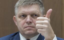 NAKA obvinila Roberta Fica z hanobenia národa, rasy a podnecovania k nenávisti za schvaľovanie Mazurekových rasistických výrokov