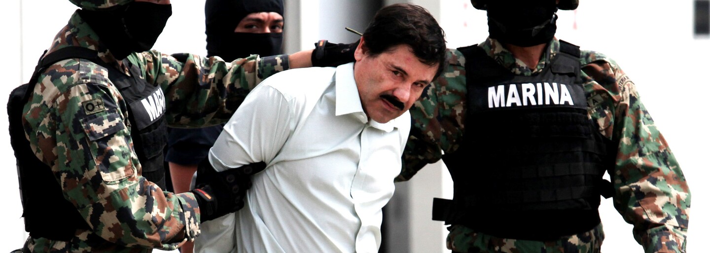 Narkobarón El Chapo sa skryl za dieťa, aby ho nezastrelili. 13-ročné znásilnené dievčatá nazýval „vitamínmi“