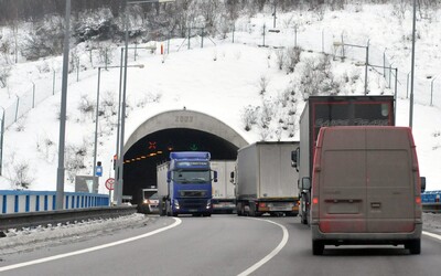 Národná diaľničná spoločnosť upozorňuje na uzáveru tunela. Na prelome mesiacov bude neprejazdný 