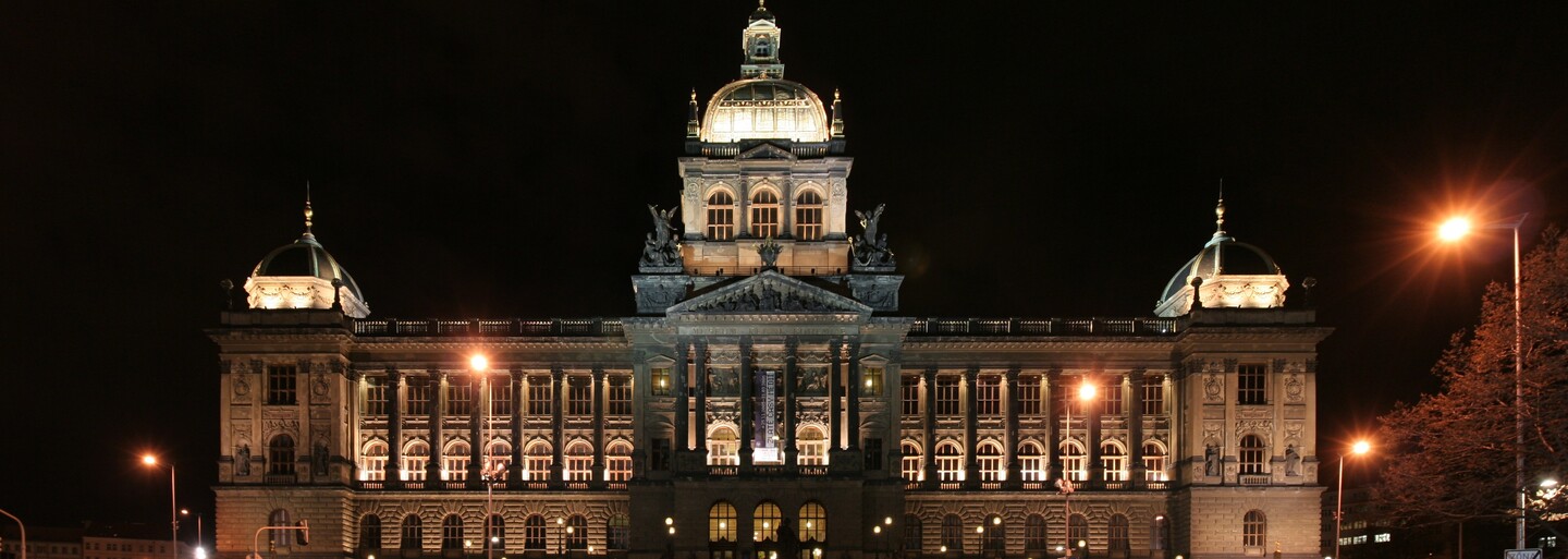 Národní muzeum konečně shodí nevzhlednou reklamní plachtu. Po roce se odhalí ve své původní kráse