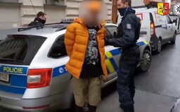 Násilník, který v Praze přepadal s nožem ženy, byl dopaden. Hrozí mu 10 let za mřížemi