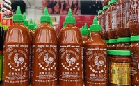 Nastal čas na nákup Srirache? Už o pár dní sa štipľavá omáčka môže vytratiť z pultov, na vine sú suchá