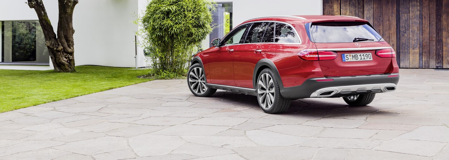 Nastavitelný vzduchový podvozek, vyšší světlá výška a ochranné prvky. To je nový All-Terrain třídy E