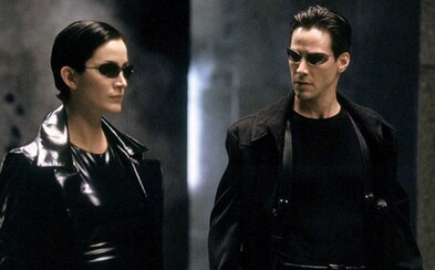 Natáčení Matrixu 4: Neo a Trinity se honí na motorce a Keanu Reeves skáče z výškové budovy jako Superman Natáčení Matrixu 4: Neo a Trinity se honí na motorce a Keanu Reeves skáče z výškové budovy jako Superman
