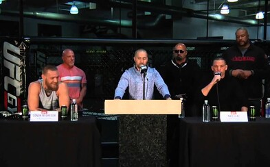 Nate Diaz na včerajšej tlačovke obvinil Conora McGregora z užívania steroidov. Spomínala sa aj rozdielna váha Nate Diaz na včerajšej tlačovke obvinil Conora McGregora z užívania steroidov. Spomínala sa aj rozdielna váha