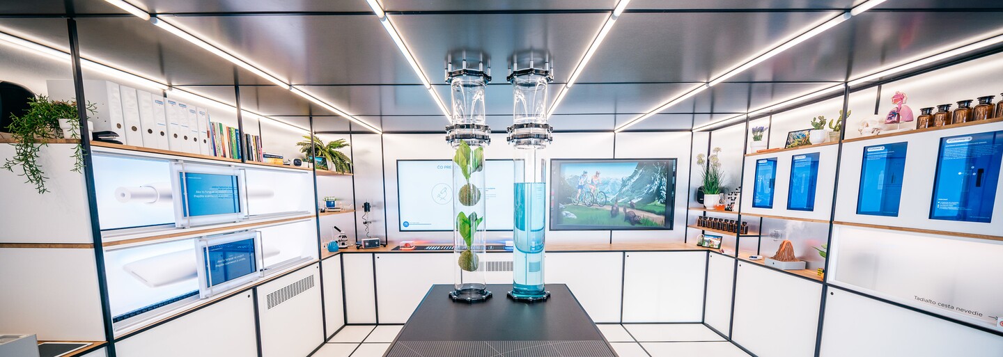 Navštívili sme unikátne laboratórium v centre Bratislavy a rozprávali sa s virtuálnym vedcom. Takto by vyzeral svet bez dymu