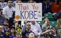 NBA v nočních zápasech uctila památku Kobeho Bryanta. Nechyběla minuta ticha, ani pravidlo 24 vteřin