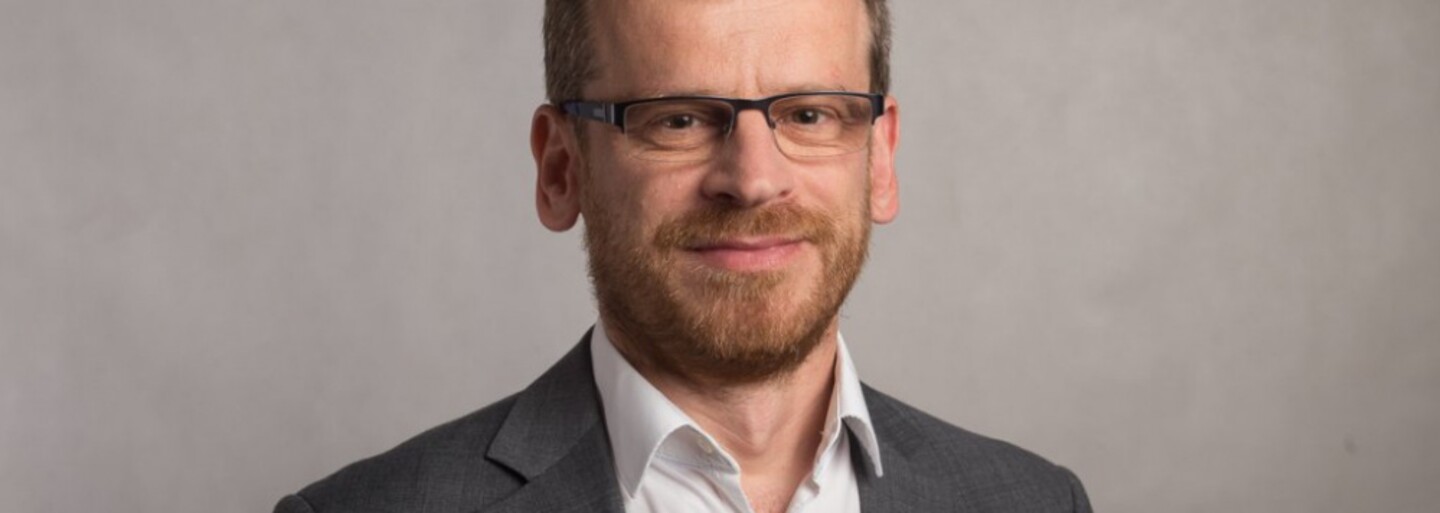 Nebudu učit Rusy, ani jim vést bakalářské práce, napsal profesor VŠE a pražský zastupitel Martin Dlouhý