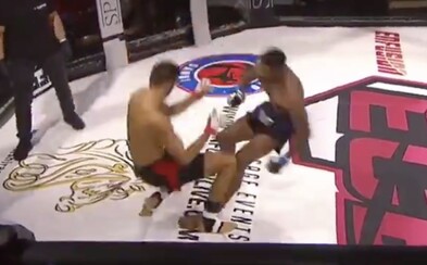 Nečekané zakončení v MMA, zápasníci se navzájem knokautovali. Jednoho z nich museli probírat zdravotníci Nečekané zakončení v MMA, zápasníci se navzájem knokautovali. Jednoho z nich museli probírat zdravotníci