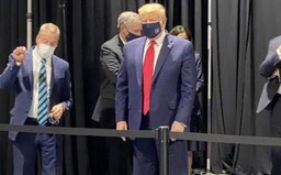 Nechtěl jsem médiím dopřát radost, aby mě viděla s rouškou. Prezident Trump se nechtěl nechat vyfotit s ochranou obličeje