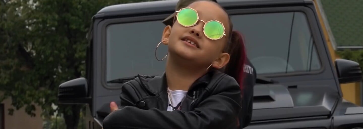 Nechceme se napakovat, chceme dceru podpořit v hudebním snu, říká otec osmileté raperky Lil ASH (Rozhovor)