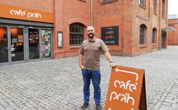 Nechci, aby sem lidé přicházeli s lítostí, říká provozní brněnské kavárny, v níž pracují lidé s duševním onemocněním (Rozhovor)