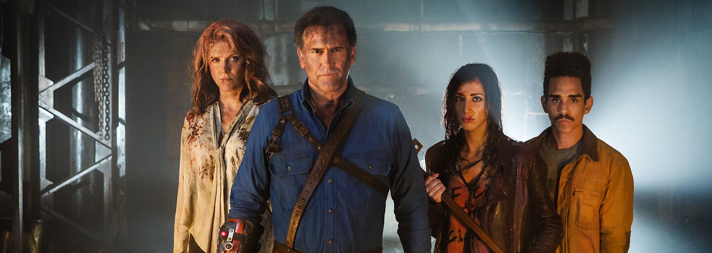 Nechutný a sexuálne nedozretý Ash krája zlo a démonov aj v druhej sérii bláznivého a vtipného Ash vs. Evil Dead (Recenzia)