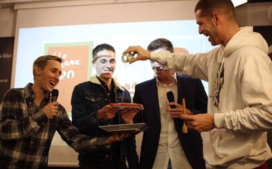 Nedávno dovŕšili dvadsať rokov, no ich motivačnú knihu už stihli podporiť prezident Kiska, Sajfa či Majk Spirit. V čom spočíva tajomstvo ich úspechu? (Rozhovor) Nedávno dovŕšili dvadsať rokov, no ich motivačnú knihu už stihli podporiť prezident Kiska, Sajfa či Majk Spirit. V čom spočíva tajomstvo ich úspechu? (Rozhovor)