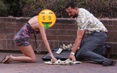 Nehľadáš náhodou sugar daddyho? Milión dolárov vypadnutých z kufra prinútil ľudí zareagovať bojazlivo aj prefíkane Nehľadáš náhodou sugar daddyho? Milión dolárov vypadnutých z kufra prinútil ľudí zareagovať bojazlivo aj prefíkane
