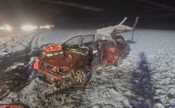 Nehoda na Rychnovsku: Tragickou srážku dvou aut nepřežila jedna osoba