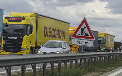 Nejhorší rok pro řidiče na dálnici D1 je tu. Očekávají se kolony, ministr dopravy žádá o trpělivost Nejhorší rok pro řidiče na dálnici D1 je tu. Očekávají se kolony, ministr dopravy žádá o trpělivost