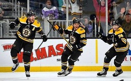 Nejlepším střelecem NHL na konci roku 2019 je David Pastrňák, v noci bodoval po sedmé za sebou