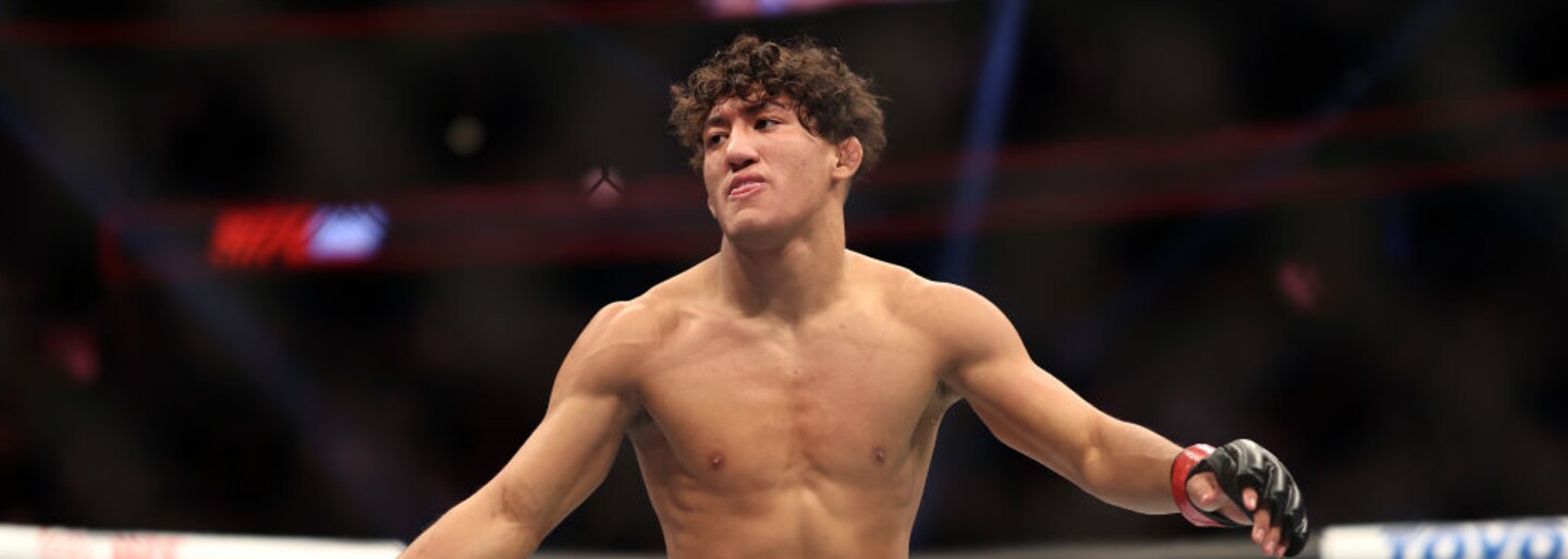 Nejmladší bojovník UFC šokoval svět a nadchl i Conora McGregora. Toto je jeho příběh