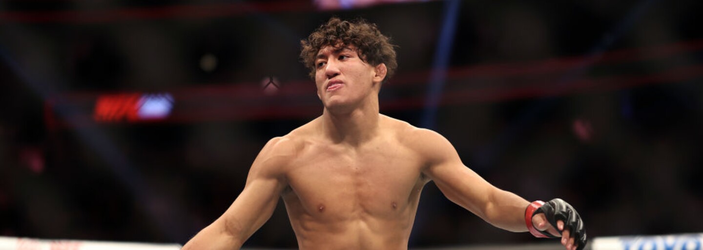 Nejmladší bojovník v historii UFC ukončil soupeře za necelé tři minuty! „Čím ho, sakra, krmí?“ reagují zápasníci