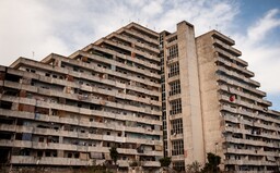 Nejnebezpečnější sídliště v Evropě bylo dějištěm krvavých válek mezi mafiánskými klany. Sen o dostupném bydlení nevyšel