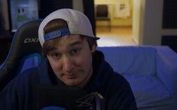 Nejsem lačný po každé koruně, říká půlmilionový youtuber Petangames. Introvertnímu baviči pomohl ke slávě alkohol (Rozhovor)