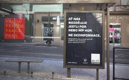 Největší dezinformace o koronaviru a kdo je vytváří. Jak se s nebezpečným lhaním vypořádat?