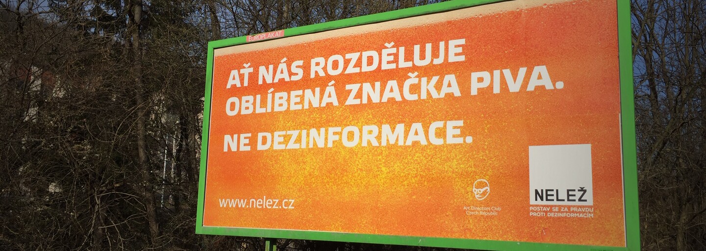 Největší dezinformace o koronaviru a kdo je vytváří. Jak se s nebezpečným lhaním vypořádat?