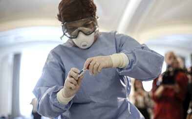Nejvíce nakažlivý koronavirem je ten, u koho se zatím neobjevily žádné příznaky. Zjistila to nová studie Nejvíce nakažlivý koronavirem je ten, u koho se zatím neobjevily žádné příznaky. Zjistila to nová studie