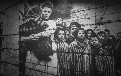 Nemci obvinili 95-ročnú sekretárku nacistického koncentračného tábora. Napomáhať mala vraždeniu viac ako 10-tisíc ľudí