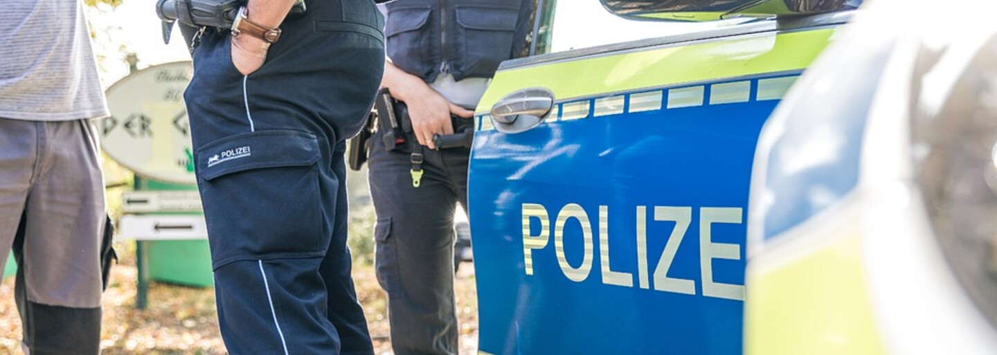 Nemec zrejme zavraždil svoju ženu a tri dcéry, lebo sfalšoval covid pas a bál sa, že im vezmú deti
