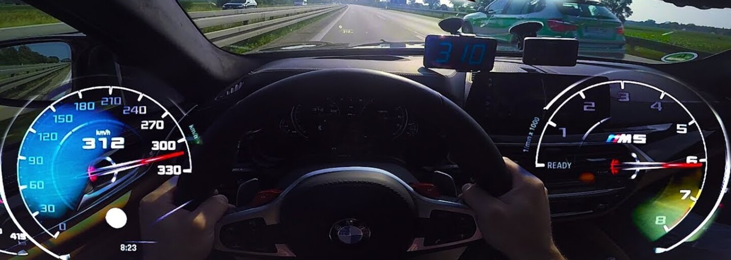Nemeckí policajti sa len pousmiali, keď ich v rýchlosti 310 km/h predbehli odvážlivci na BMW M5
