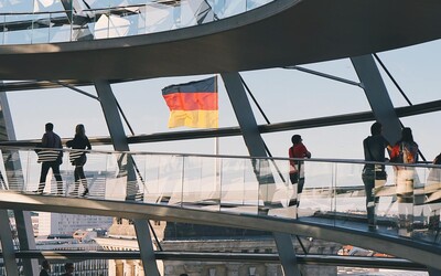 Nemecko chce testovať univerzálny základný príjem. Vybraní ľudia budú dostávať tri roky 1 200 eur