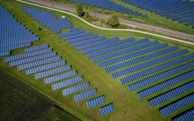 Nemecko v rámci „reformy desaťročia“ masívne podporí obnoviteľné zdroje energie. Do roku 2035 chcú byť uhlíkovo neutrálni
