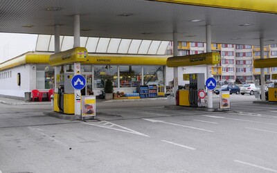 Nemecko znižuje ceny lístkov a pohonných hmôt. Benzín by mal zlacnieť až o 30 centov za liter
