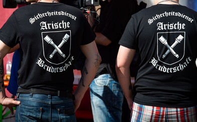 Němečtí extremisté plánovali útoky na mešity. Zbraně si chtěli obstarat u českých radikálů Němečtí extremisté plánovali útoky na mešity. Zbraně si chtěli obstarat u českých radikálů
