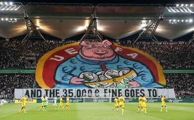 Nenažraná UEFA. Fanúšikovia Legie Varšava si opäť robia srandu zo skorumpovanej futbalovej organizácie Nenažraná UEFA. Fanúšikovia Legie Varšava si opäť robia srandu zo skorumpovanej futbalovej organizácie