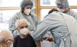 Neovlivní: Odměny pro zdravotníky za péči o covidové pacienty jsou doktorům a sestrám kráceny