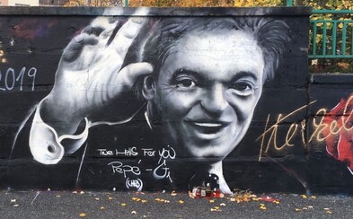 Nepodarené graffiti Karla Gotta v Plzni zmizlo. Nahradila ho diaľnica s nápisom Nepodarené graffiti Karla Gotta v Plzni zmizlo. Nahradila ho diaľnica s nápisom