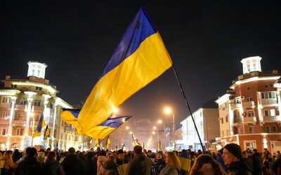 Neshody mezi Ukrajinou a papežem. Naše vlajka je žlutá a modrá, ne bílá, vzkazují Ukrajinci Vatikánu