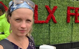 Netflix nabízí nadprůměrné platy, tvrdí Ester, která v něm pracuje. Občas je celý den v kině, může hrát i komparz (Rozhovor)
