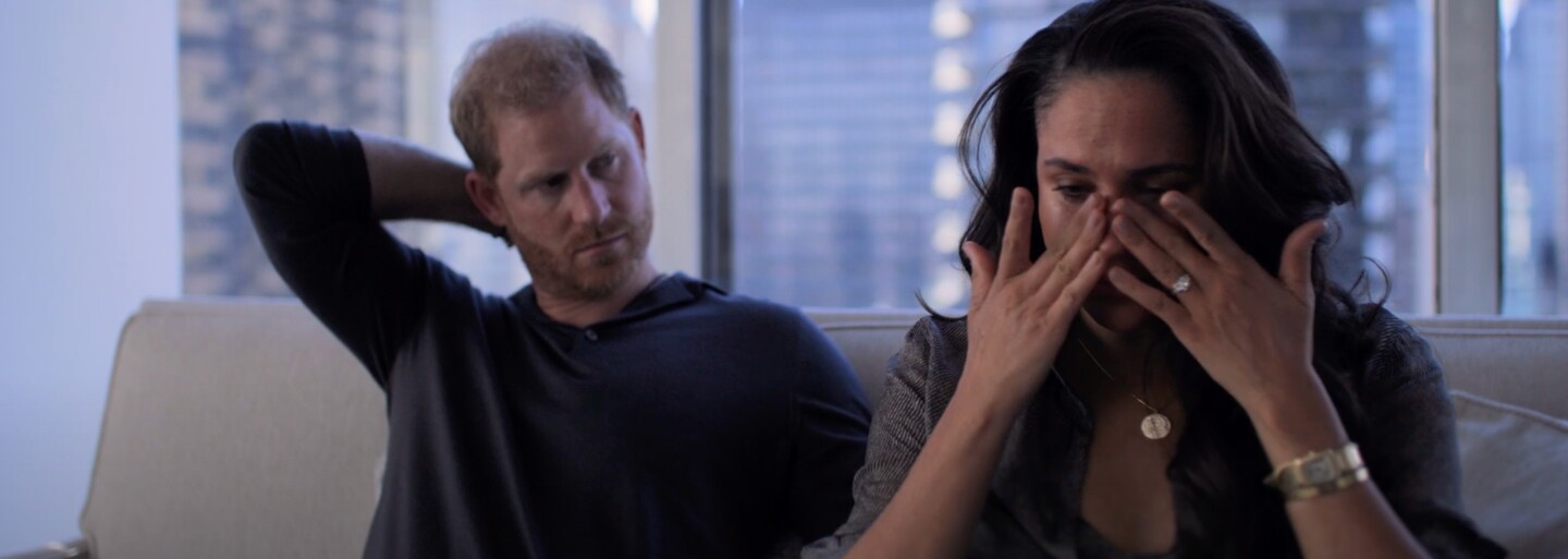 Netflix uvedl dokument o Meghan a Harrym. Odhalili pozadí své lásky i vztah královské rodiny k médiím