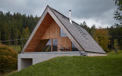 Netradične tradičná chalupa v idylickej horskej krajine českých Beskýd Netradične tradičná chalupa v idylickej horskej krajine českých Beskýd